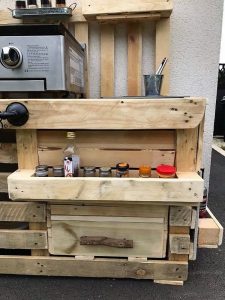 Recycled Pallet Outdoor Kitchen