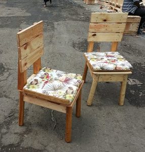 DIY Pallet Chairs