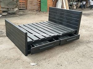 Pallet with Storage Drawers